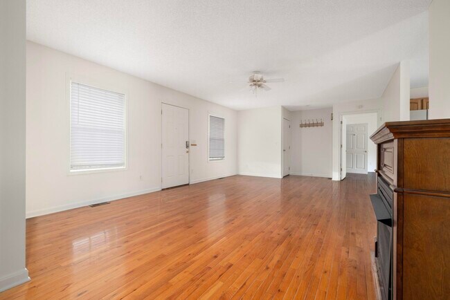 Building Photo - 311 S Cedar Ave