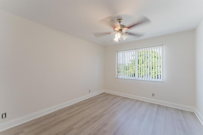 Building Photo - 302 NE 36th St