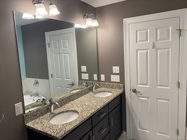 Building Photo - 40 Copper Square Dr