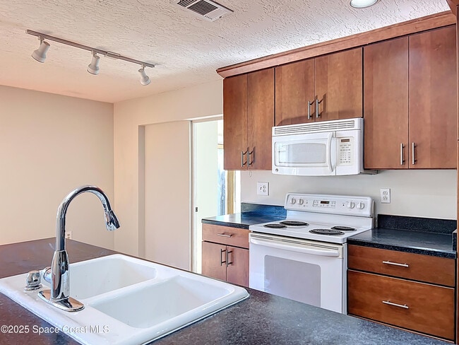 Building Photo - 640 Casa Grande Dr