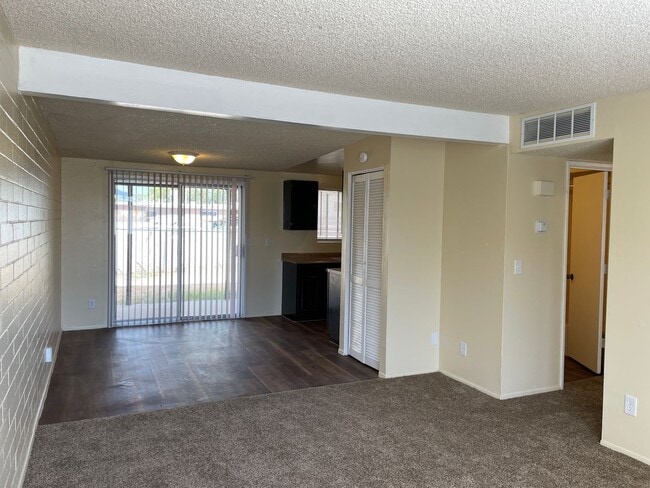 Primary Photo - Charming 3Bdm 2Ba Single Story Townhome