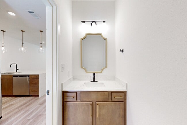 Building Photo - 1209 Dorothy Ln