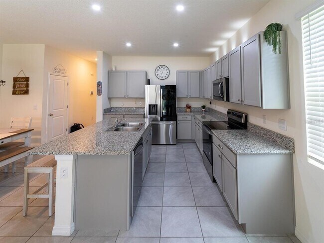 Building Photo - 2910 Boxwood Grove Row