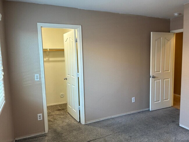 Building Photo - 23826 W Yavapai St