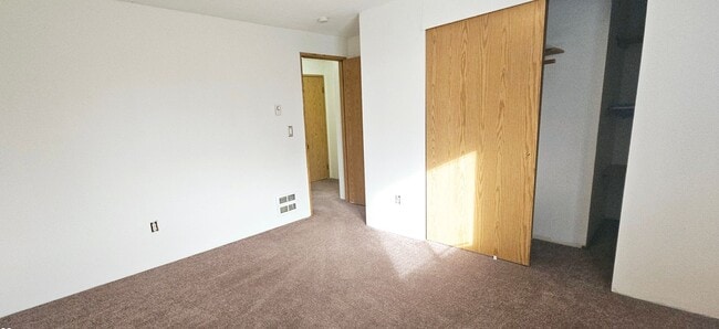 Building Photo - REDUCED - Cedar St. 2bed/1.5 bath duplex -...