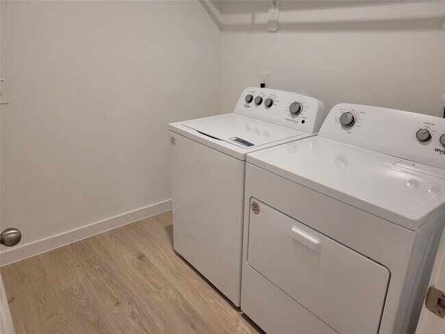 Building Photo - 4951 Pne Hvn Ln