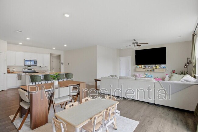 Building Photo - 11070 Chappell Crk Cir