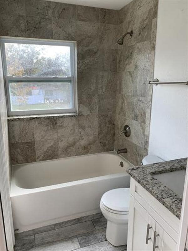 Building Photo - 4908 W Ingraham St