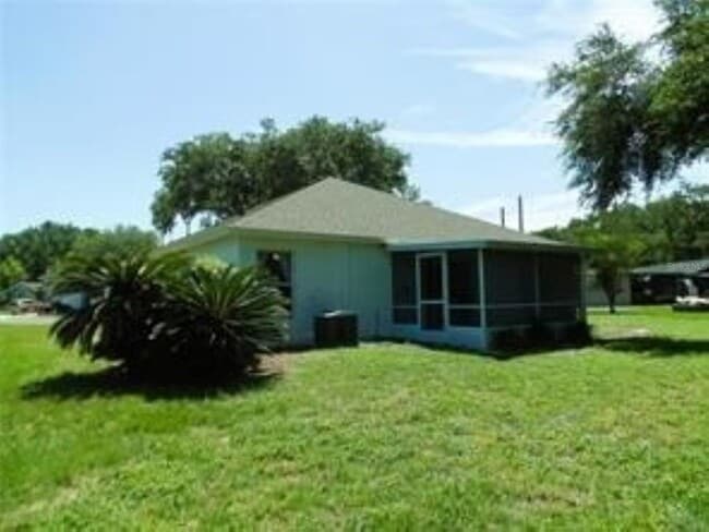 Building Photo - 1802 Durkee Pl