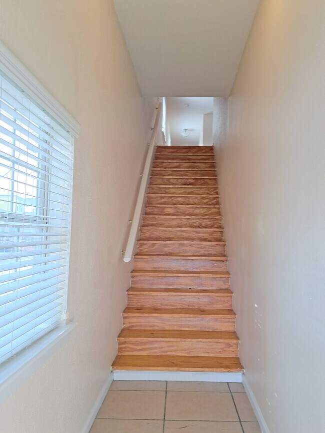 Building Photo - 2300 Gravier St