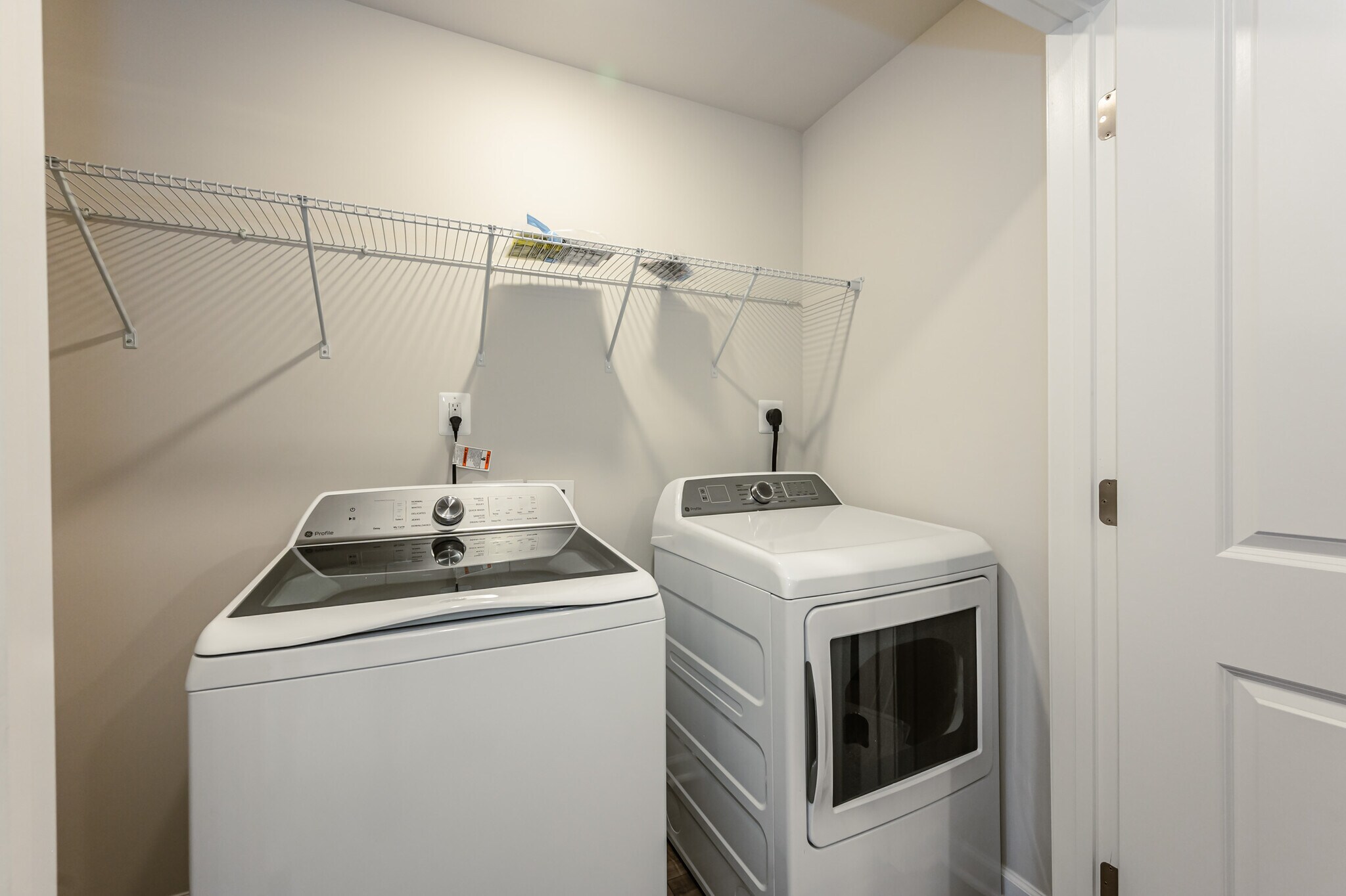 Building Photo - 8757 Whitman Dr