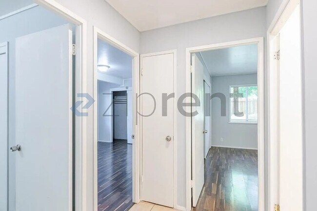 Building Photo - 709 Adeline Pl