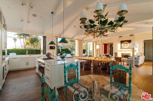 Building Photo - 5770 Busch Dr