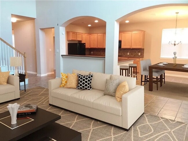 Building Photo - Lovely 4 Bed 2.5 Bath Home!