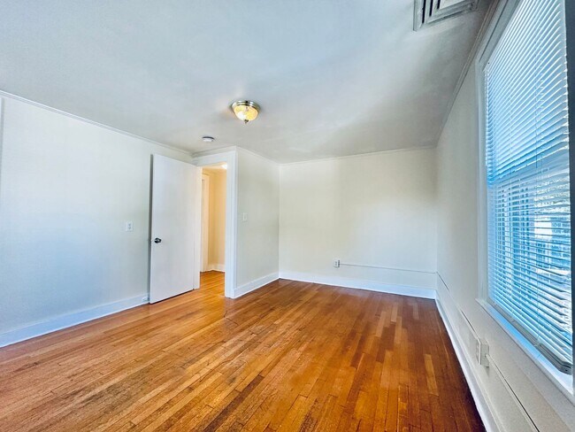 Building Photo - 179 Bradley St