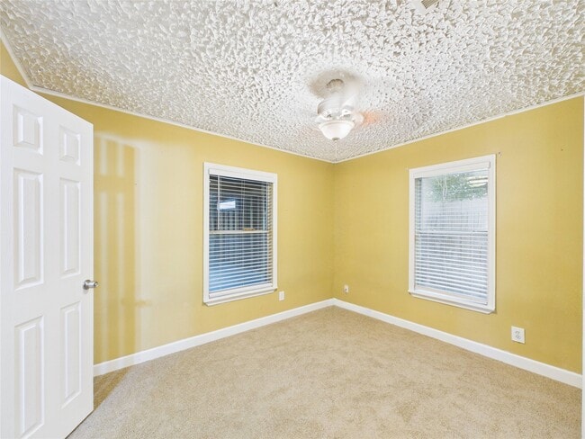 Building Photo - 1213 W Sidnor St