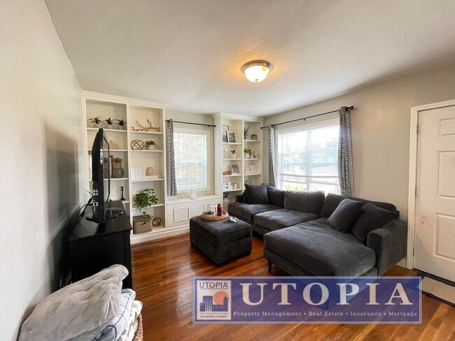 Building Photo - Beautiful 2Bed/1Ba Home on Large Corner Lot with 2-Car Garage