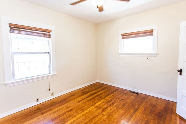 Building Photo - Charming 2 Bedroom House with Expansive Wo...