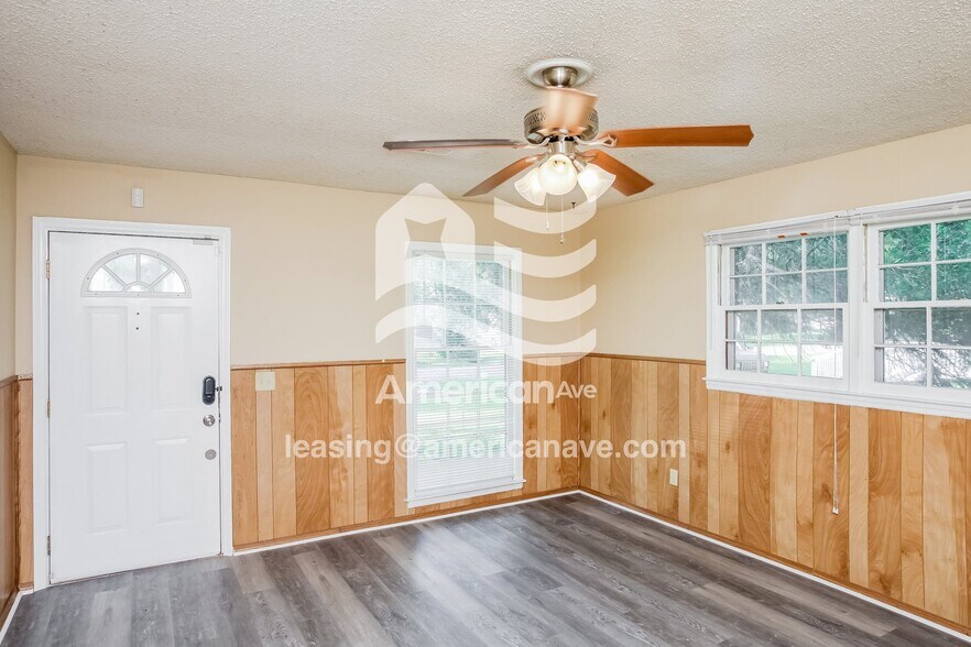 Building Photo - 517 Riverside Ln