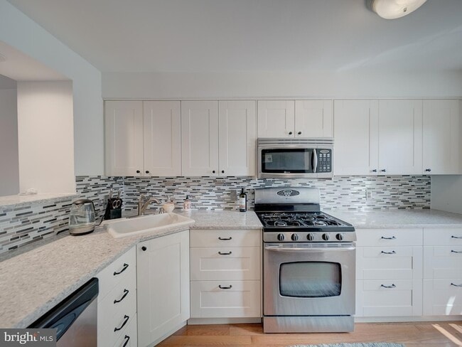 Building Photo - 3022 Kings Village Rd