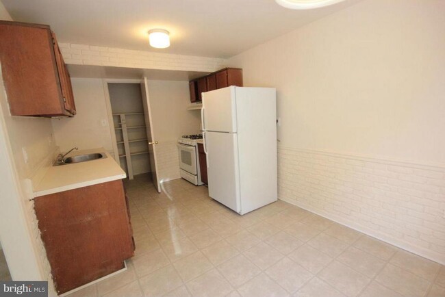 Building Photo - 7901 Central Park Cir