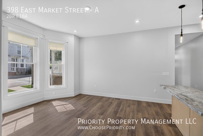 Building Photo - 398 E Market St