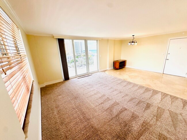 Building Photo - 1 Las Olas Cir
