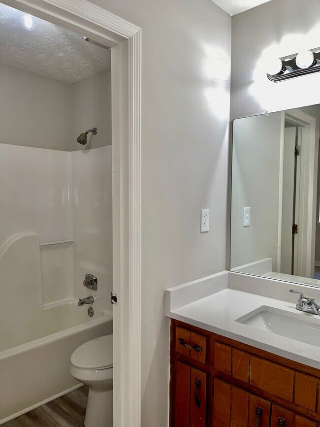 Building Photo - 5870 Sheldon Ct