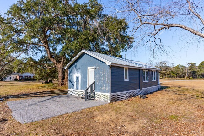 Building Photo - Charming Lowcountry Home for Rent on Edisto Island