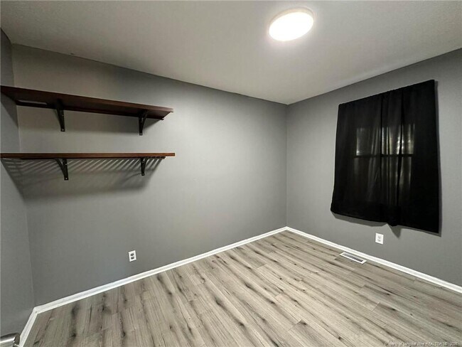 Building Photo - 413 Country Club Dr