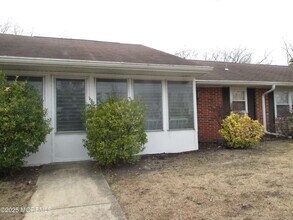 Building Photo - 111 B Edinburgh Ln-111