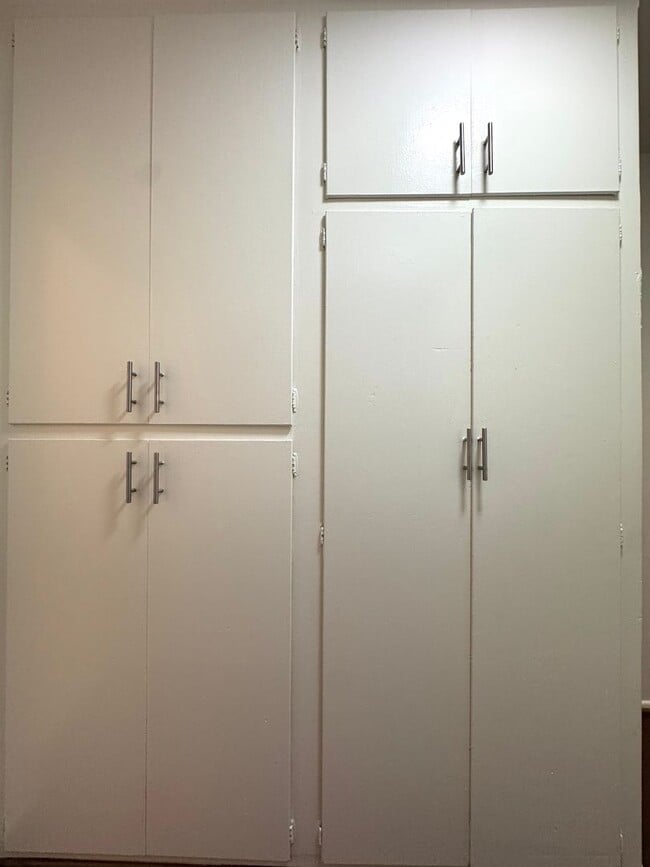 Building Photo - ONE MONTH FREE! Spacious 1 Bedroom in West Hollywood