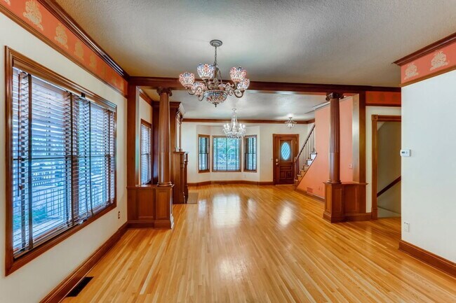 Building Photo - 490 Laurel Ave