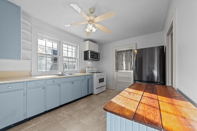 Building Photo - 503 E 5th St