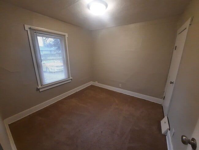 Building Photo - Two Bedroom, One Bathroom Home with fenced yard and shed