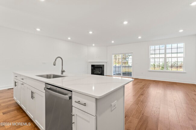 Building Photo - 306 Pilot St