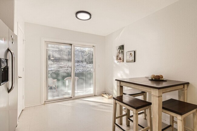 Building Photo - Fully Furnished 3 Bedroom near Greenbelt in Southeast Austin- Easy Access to 35!