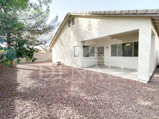 Building Photo - 8355 W Mary Ann Dr