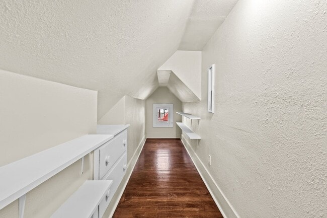 Building Photo - 1618 W Kings Hwy