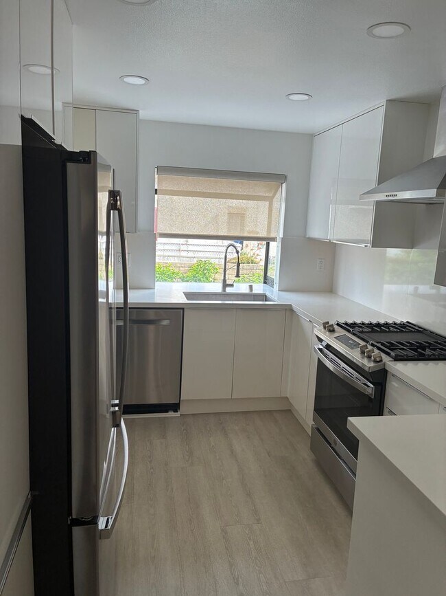 Building Photo - BEAUTIFUL 4 Bed 3 Bath unit