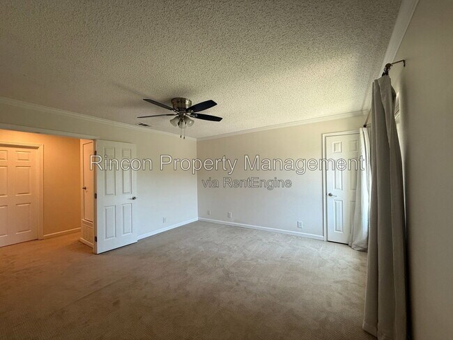Building Photo - 694 Deerhunter Ln