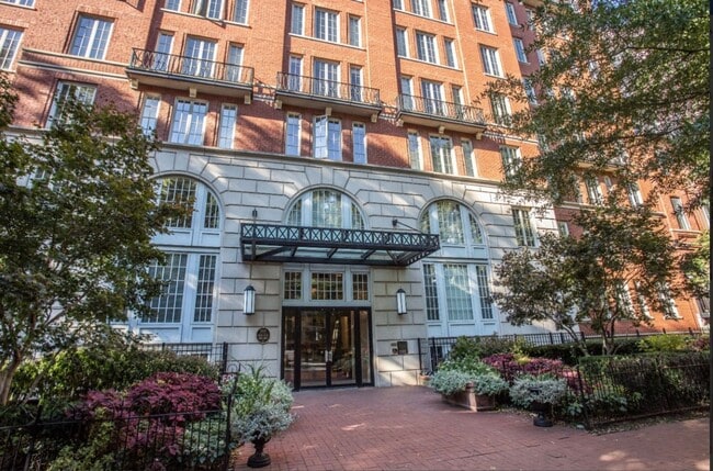 Building Photo - Professionally Managed and Updated// 2 Bedroom 2 bathroom Condo// Logan Circle! // Garage Parking...