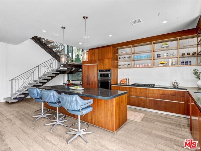 Building Photo - 1724 N Sierra Bonita Ave