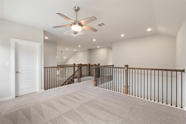 Building Photo - 336 Saturnia Dr