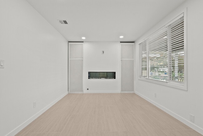 Building Photo - 10144 Gaviota Ave