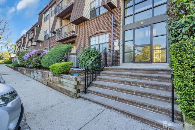 Building Photo - 812 Green Hollow Dr