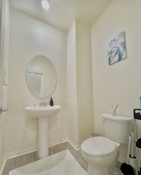 Building Photo - 14416 Plum Ln