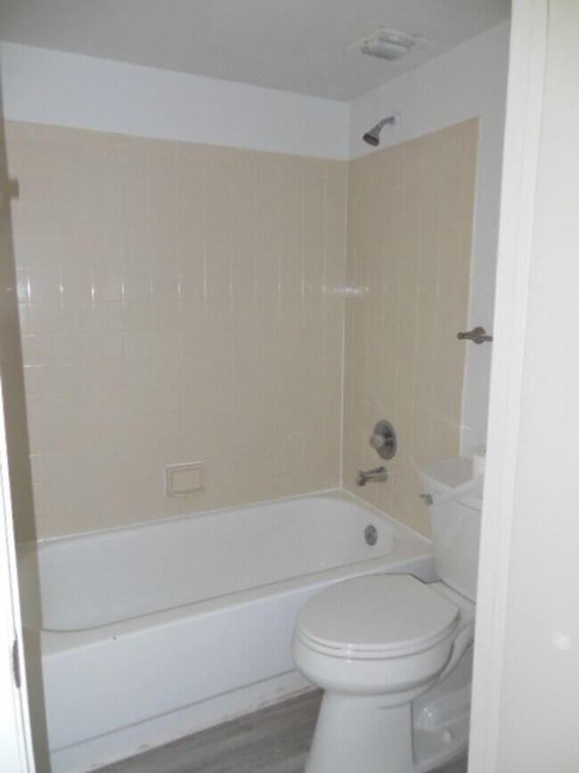 Building Photo - ONE BEDROOM ONE BATHROOM! WATERFRONT COMMUNITY!