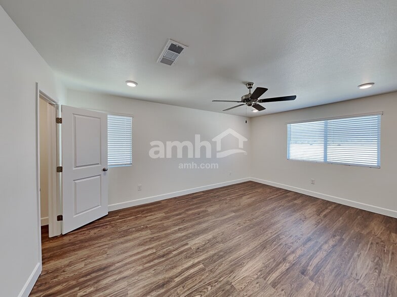 Building Photo - 6050 Theodore St