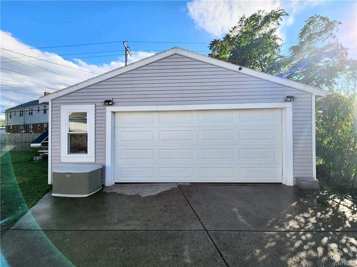 Building Photo - 161 Kimberly Ave